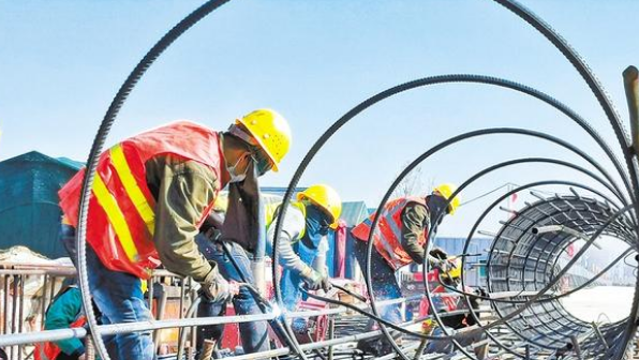 致敬！高溫下的建設(shè)者