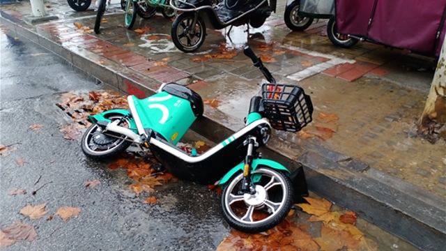 請(qǐng)把車(chē)子放好吧！