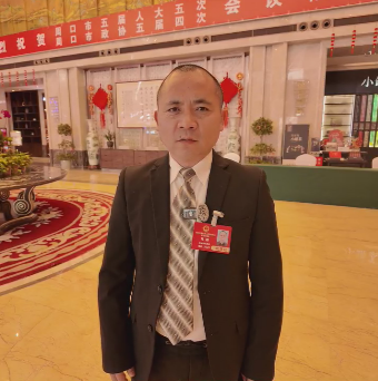 讓每個(gè)孩子身上有汗，眼里有光，一生向陽(yáng)